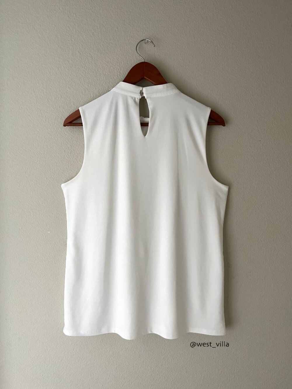 White House Black Market Womens M White Sleeveless Mock Neck Pleated Blouse Top - Picture 2 of 7
